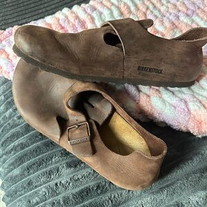 Birkenstock Men’s Brown Leather Closed-Toe Clog with Buckle